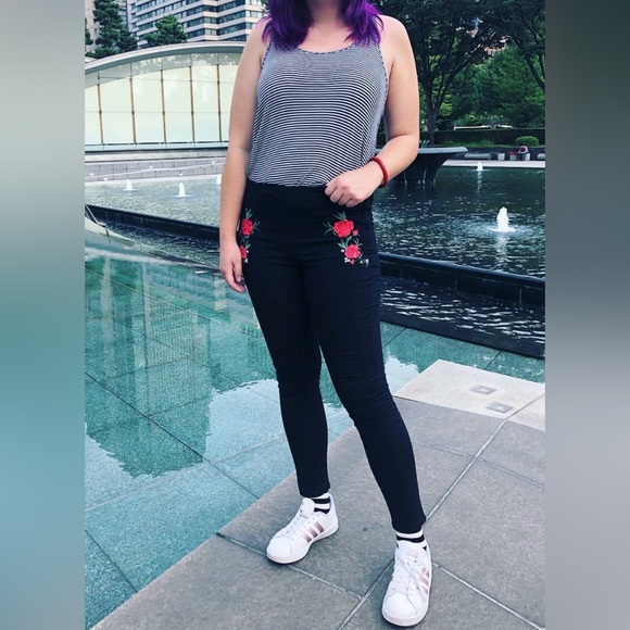 H&M Rose Pattern Black Pants - Picture 4 of 4